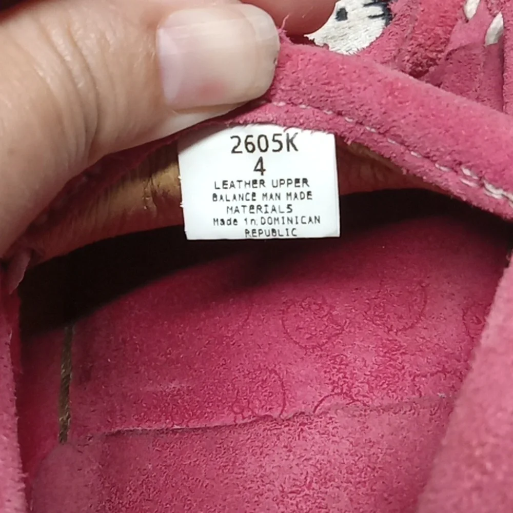 Hello kitty girls pink Minnetonka mocassins size 4